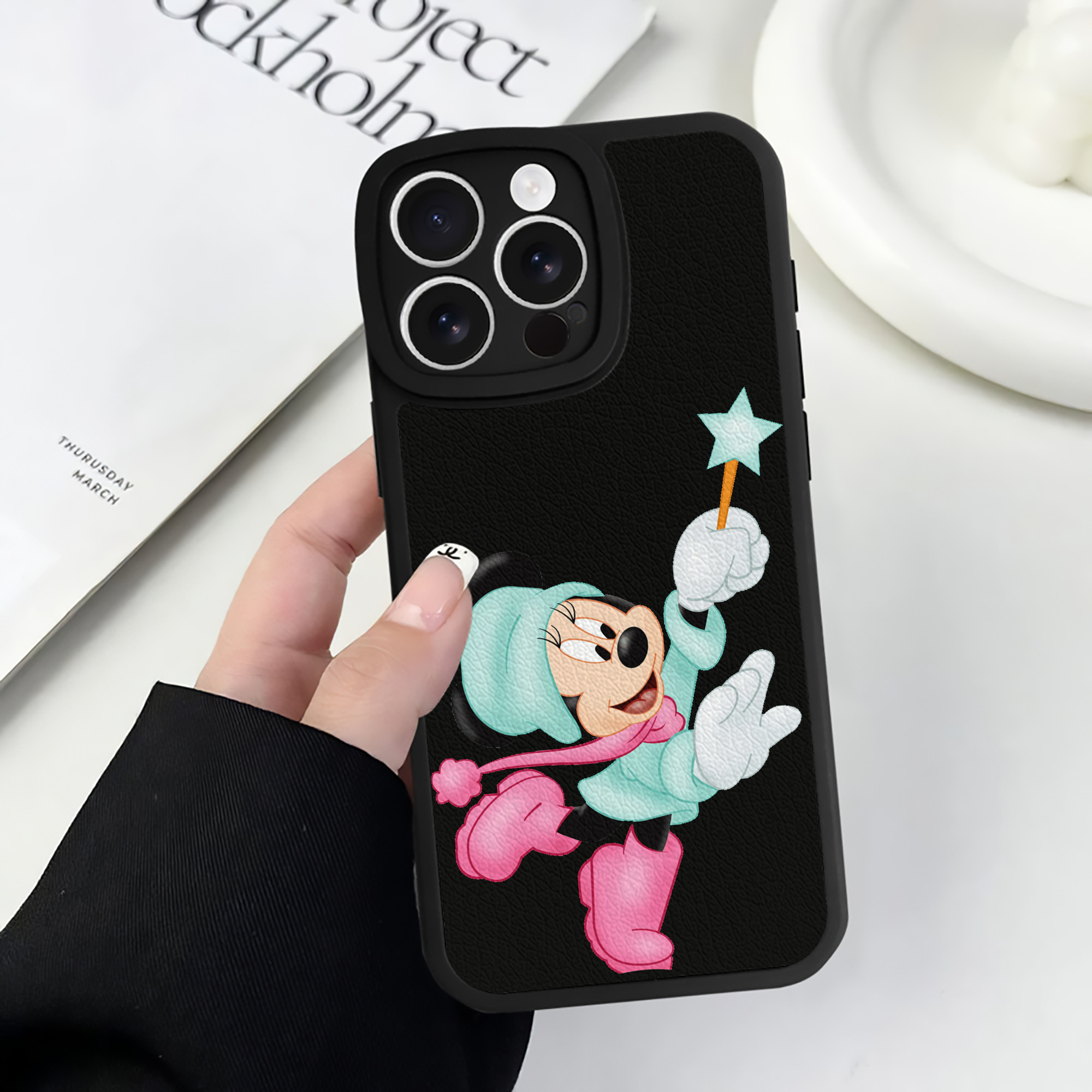 （画像用） ミッキーマウス Mickey Mouse 【iPhone 16シリーズ対応】シリコンスマホケース（レザー調） 材質：シリコン